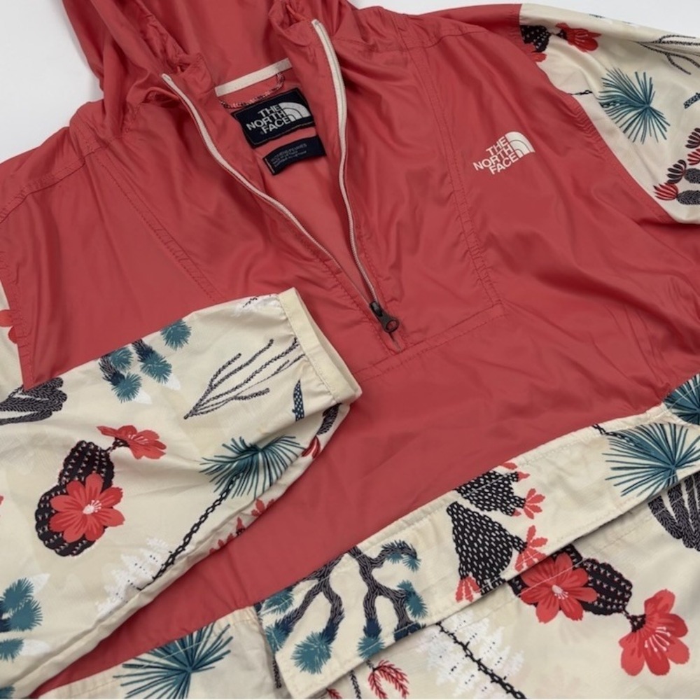 The North Face Women's S‎ Fanorak 2.0 Windwall Floral Quarter Zip Windbreaker